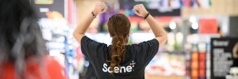 This banner image shows a scene+ woman employee.